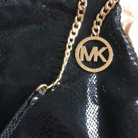 MK bag/purse/satchel/crossbody - Picture 2 of 8